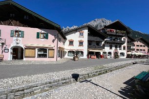 2022 07 02 IMG_5588 Mittenwald Obermarkt