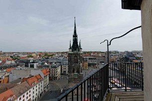 Halle Blick zum Roten Turm