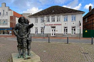 Neustadt Skulptur Zwei Fischer