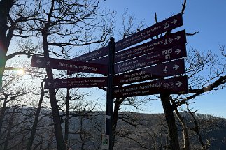 IMG_9539 Wegsweiser Burgberg null