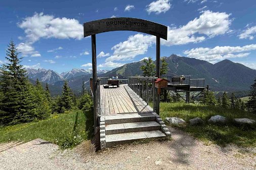 Reith - Möserer See - Brunaschkopf - Seefeld i. T. Mittelschwere Wanderung Dauer: 5:20 Std. - Länge: 17,5 km Aufstieg: 528 m - Abstieg: 478 m