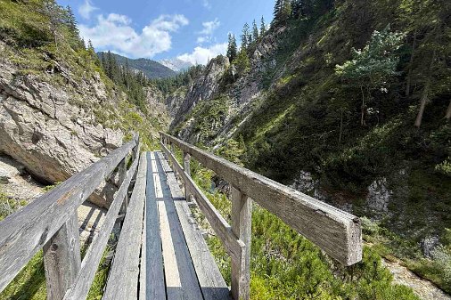 Scharnitz - Gleirschklamm Mittelschwere Wanderung Dauer: 4:00 Std. - Länge: 15,5 km Aufstieg: 488 m - Abstieg: 488 m