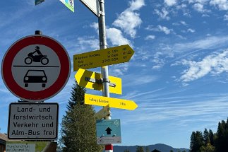 IMG_8547 Wegweiser Kreuzung null