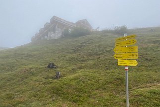 IMG_9855 Kranzberghaus Wegweiser null