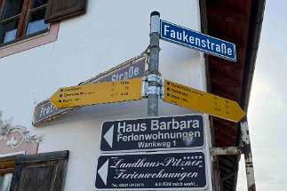 IMG_2272 Wegweiser in Partenkirchen null