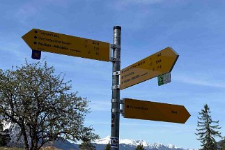 IMG_2295 Wegweiser an der Sonnenuhr null