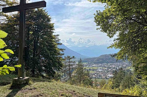Eschenlohe - Höhenberg - Oberau Mittelschwere Wanderung Dauer: 3:00 Std. - Länge: 8,9 km Aufstieg: 364 m - Abstieg: 343 m