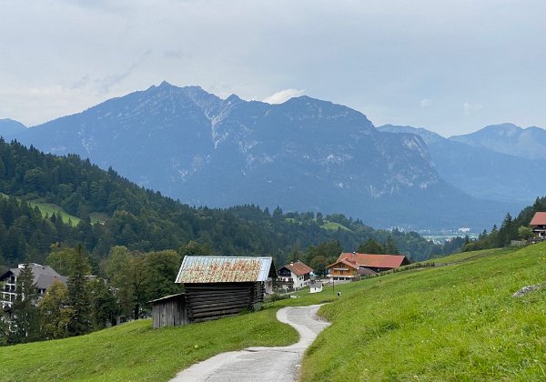 Ferchensee - Elmau - Partnachklamm Leichte Wanderung Dauer: 6:30 Std. - Länge: 20,7 km Aufstieg: 468 m - Abstieg: 819 m