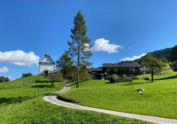 GAP - Wamberg - Kaltenbrunn - Klais Leichte Wanderung Dauer: 4:45 Std. - Länge: 14,2 km Aufstieg: 623 m - Abstieg: 415 m