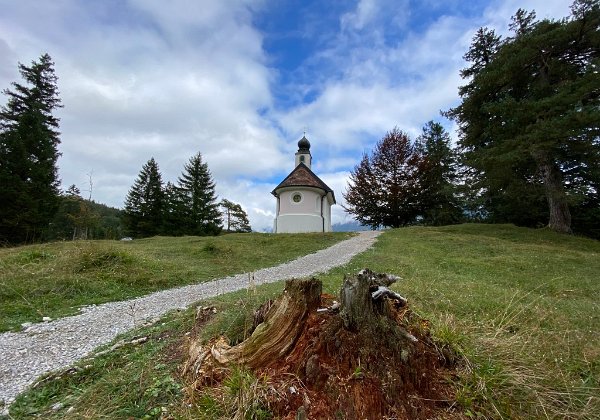 Hoher Kranzberg - Elmau - Lautersee Mittelschwere Wanderung Dauer: 4:00 Std. - Länge: 11,9 km Aufstieg: 358 m - Abstieg: 655 m