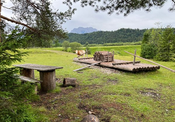 Krün: Isar-Natur-Erlebnisweg Leichte Wanderung Dauer: 2:00 Std. - Länge: 7,2 km Aufstieg: 63 m - Abstieg: 63 m