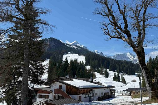 Rießersee - Hausberg - Kochelberg Alm Mittelschweree Wanderung Dauer: 4:40 Std. - Länge: 13,0 km Aufstieg: 649 m - Abstieg: 649 m