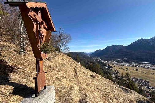 Wallgau - Krepelschrofen - Magdalena-Neuner-Panoramaweg Leichte Wanderung Dauer: 2:40 Std. - Länge: 7,2 km Aufstieg: 401 m - Abstieg: 371 m