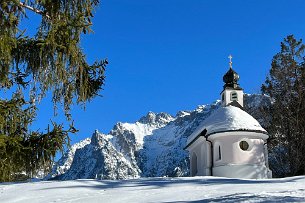 2022 02 13 IMG_7769 Kapelle Maria Koenigin vor Karwendel