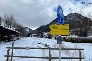 2022 02 08 IMG_6994 Mittenwald Winterwanderung Wegweiser