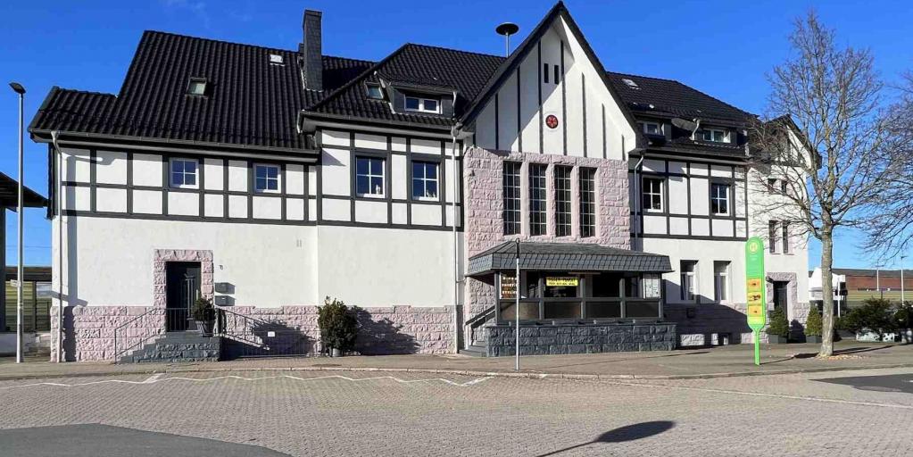 Springe Bahnhof