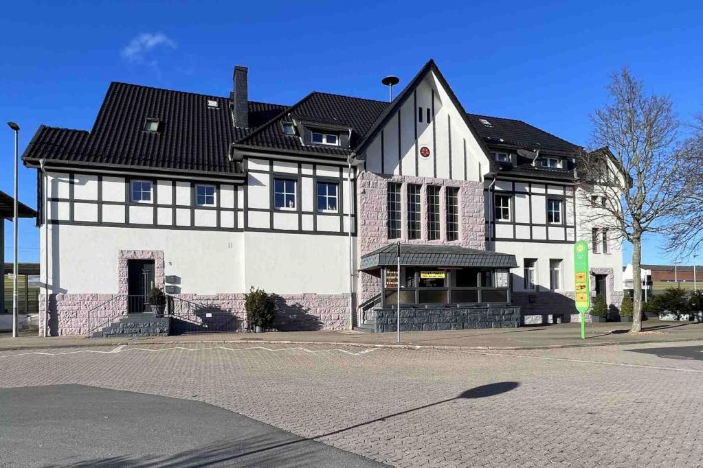 Springe Bahnhof