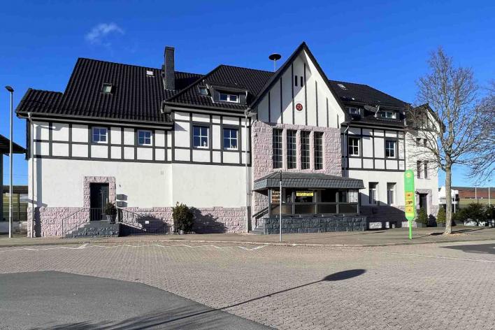 Springe Bahnhof