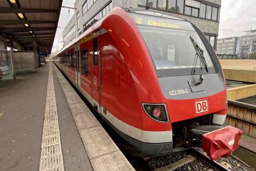 BR 422 S Bahn Rhein Ruhr Außenansicht rot