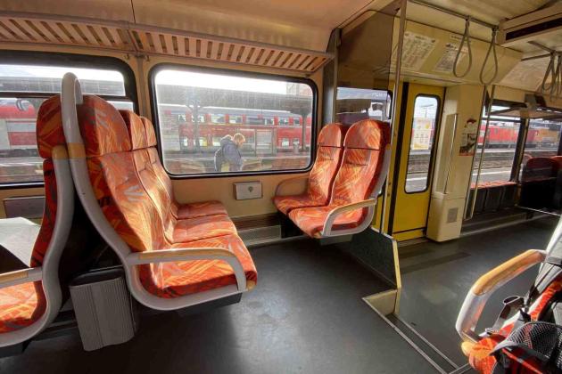 BR 946 HLB 2. Klasse Sitzgruppe