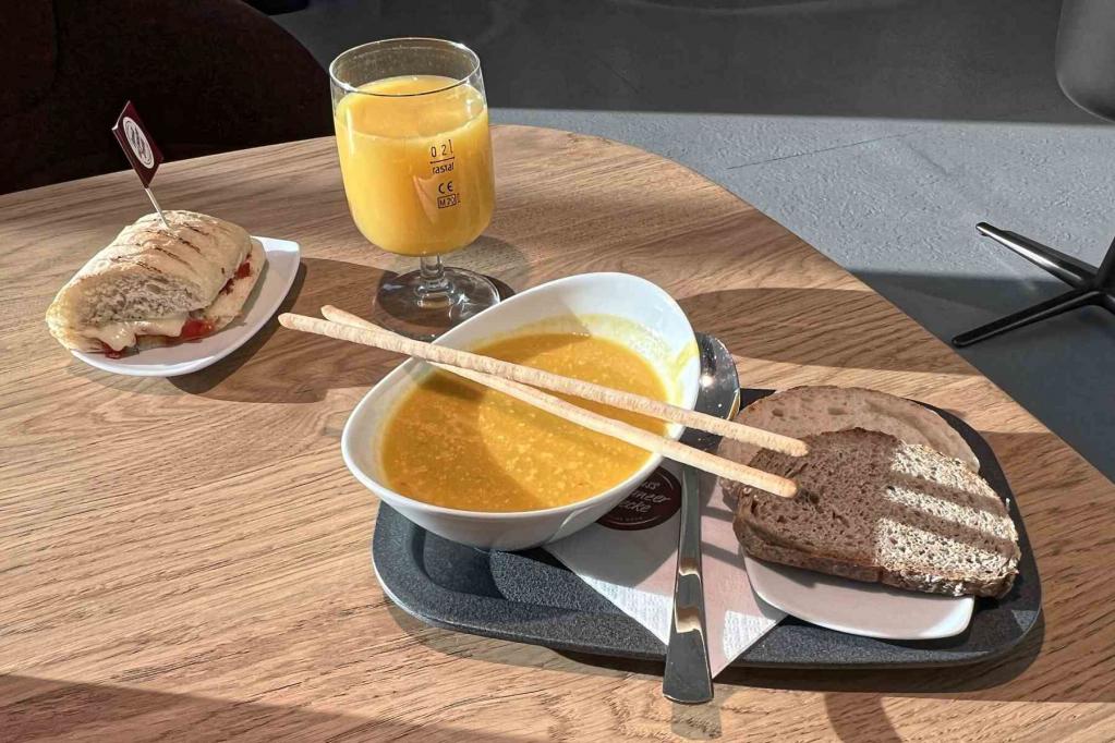 DB Lounge Getränke Suppe