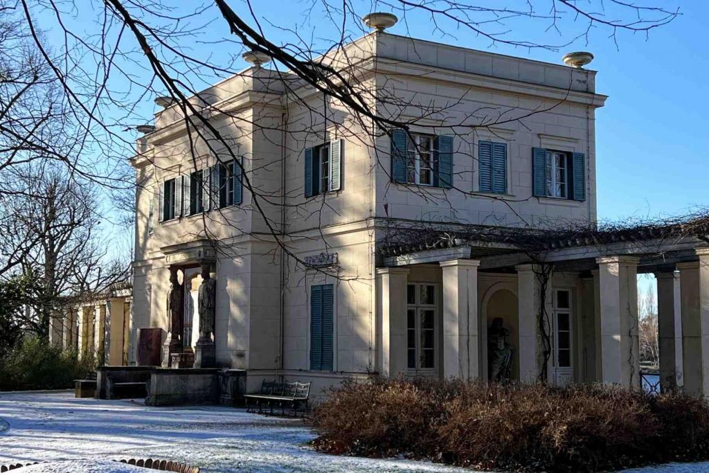 Berlin Schloss Glienicke