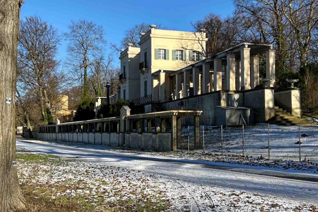 Berlin Schloss Glienicke