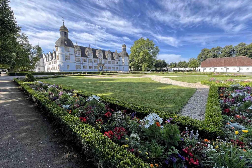Paderborn Schloss Neuhaus