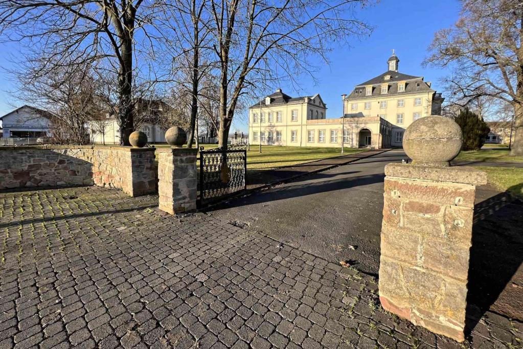 Wabern Jagdschloss Karlshof Seiteneingang
