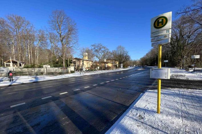  Berlin Schloss Glienicke Bushaltestelle