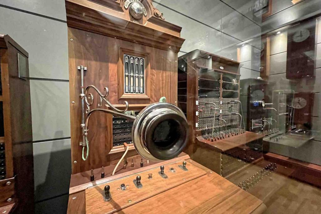 Berlin Postmuseum Handvermittlung