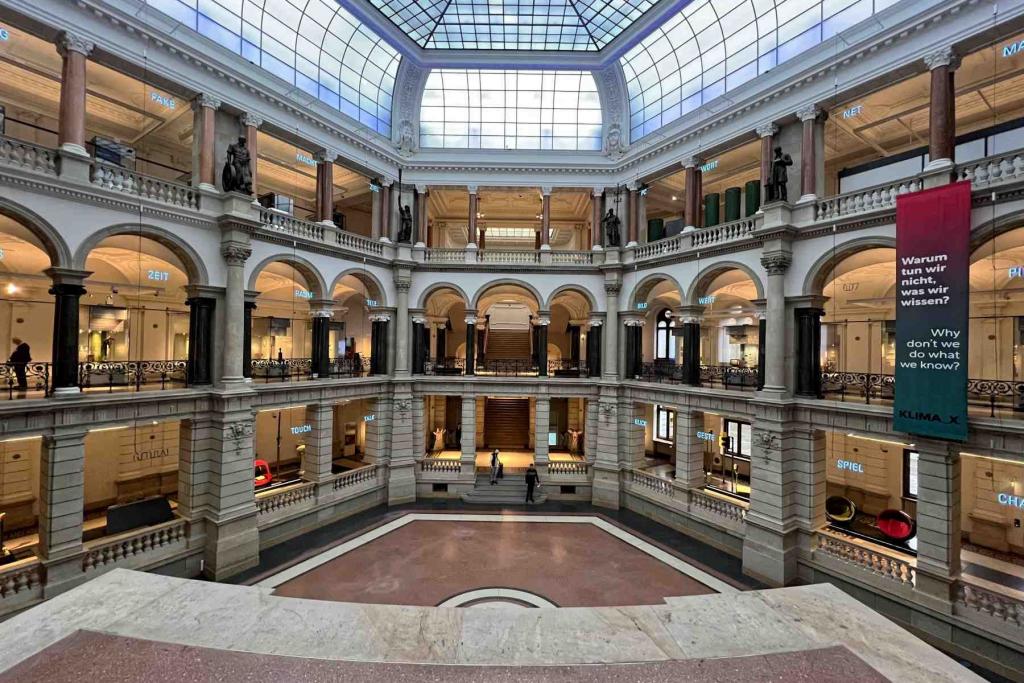 Berlin Postmuseum Innenhalle
