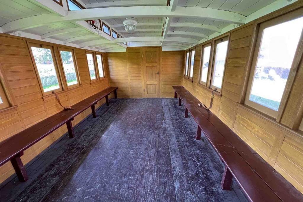 Ziegeleimuseum Lage Eisenbahnwaggon Innen