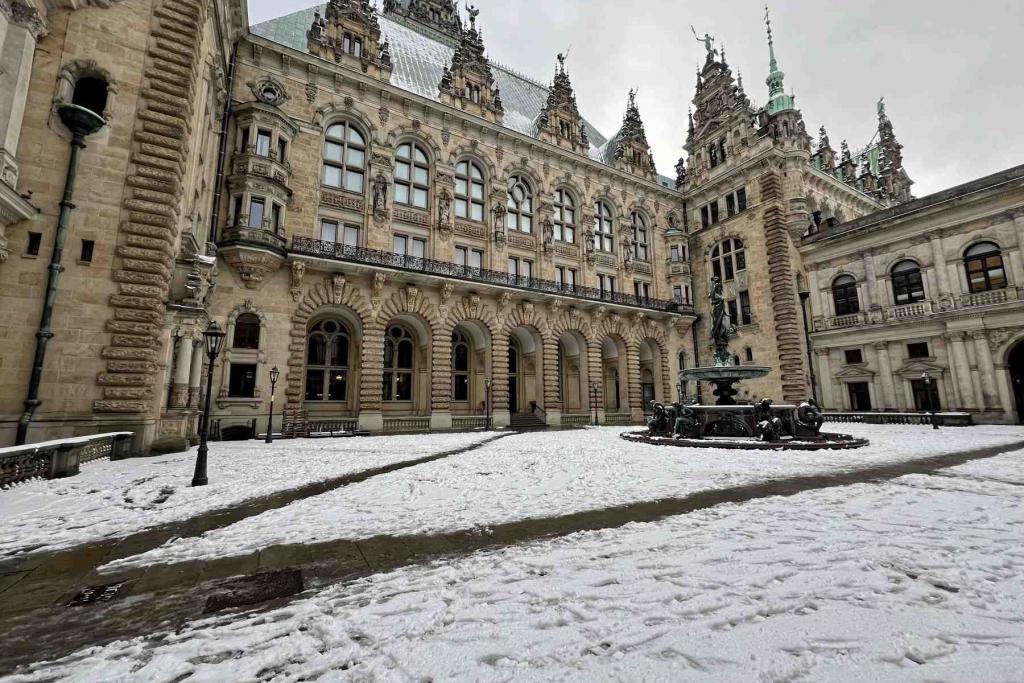 Hamburg Rathaus Innenhof