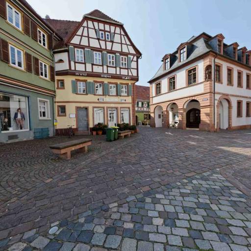 Ladenburg Marktplatz Häuserfront.