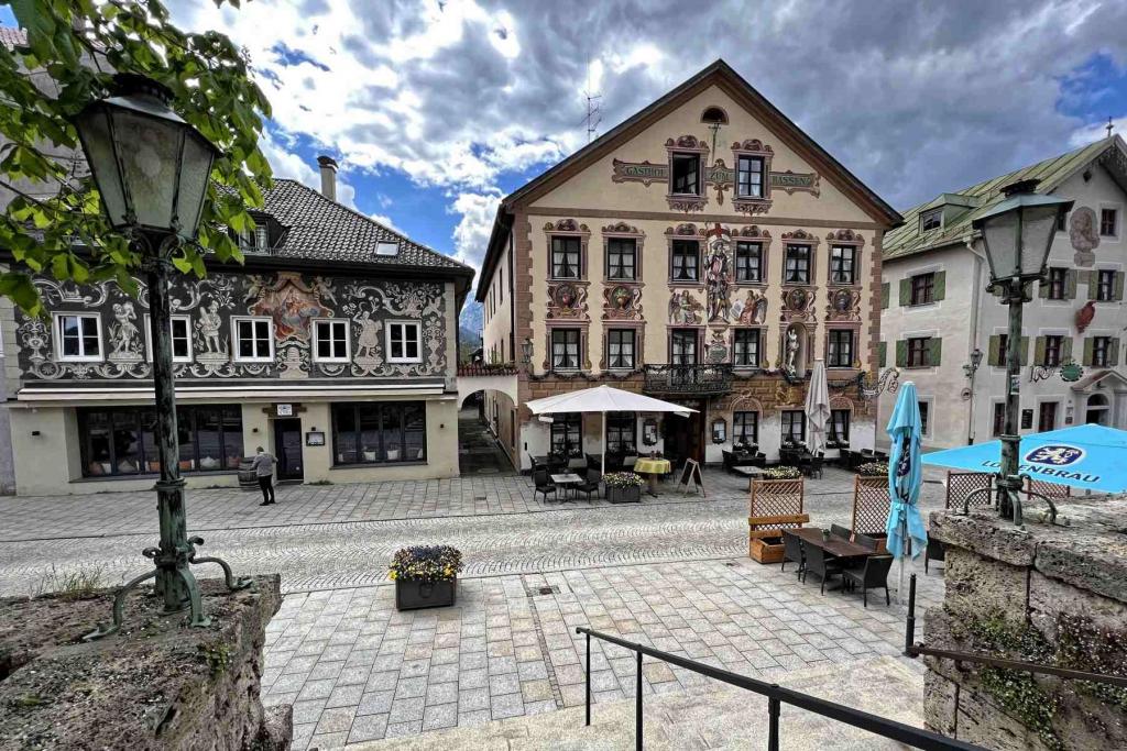 Partenkirchen Ludwigstrasse Vorplatz Pfarrkirche