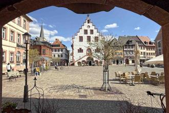 Karlstadt Marktplatz mit Rathaus