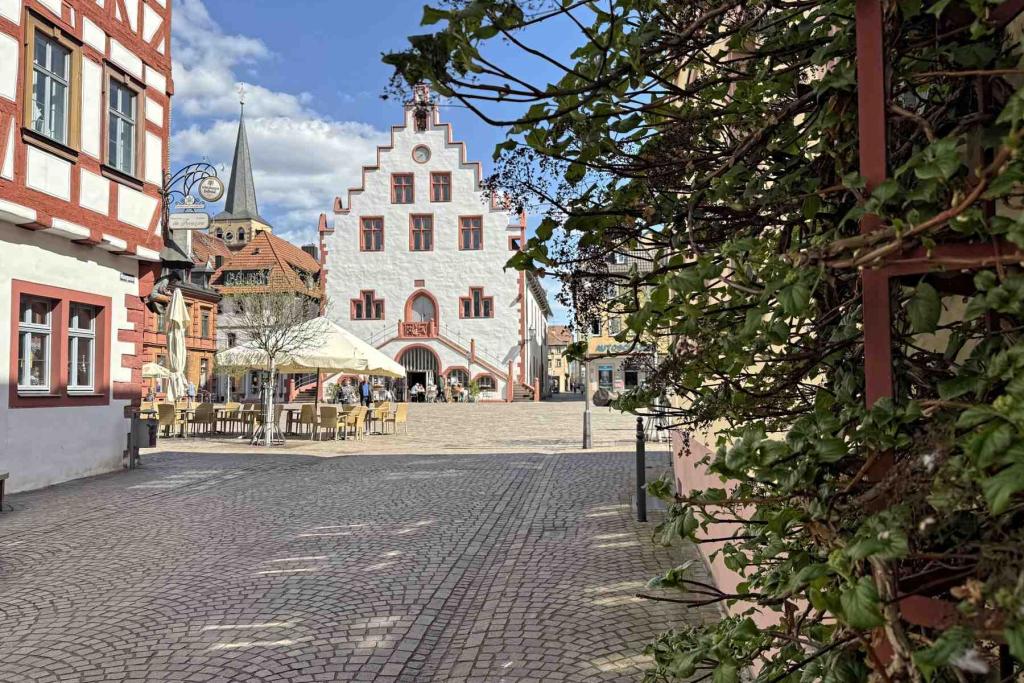 Karlstadt Marktplatz mit Rathaus