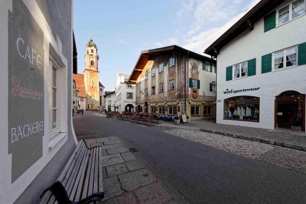 Mittenwald Obermarkt St Peter und Paul