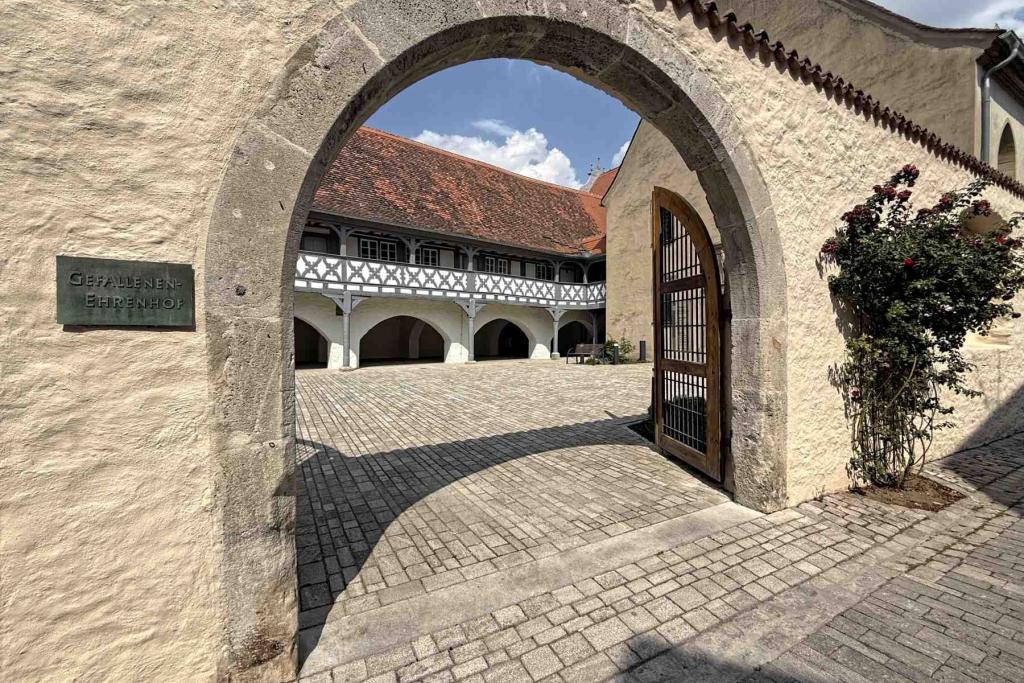 Ochsenfurt Gefallenen Ehrenhof