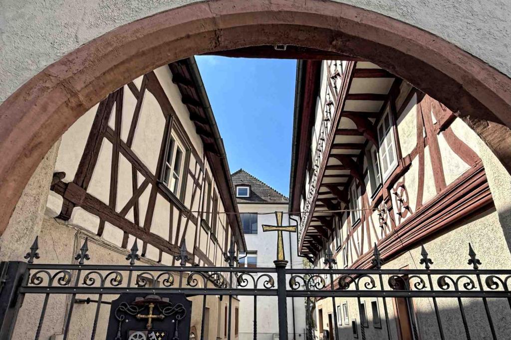 Bensheim Fachwerk Durchblick