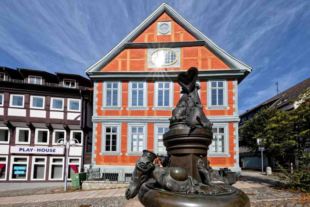 Alfeld (Leine) Skulptur Die Zeit und Ihre Geister