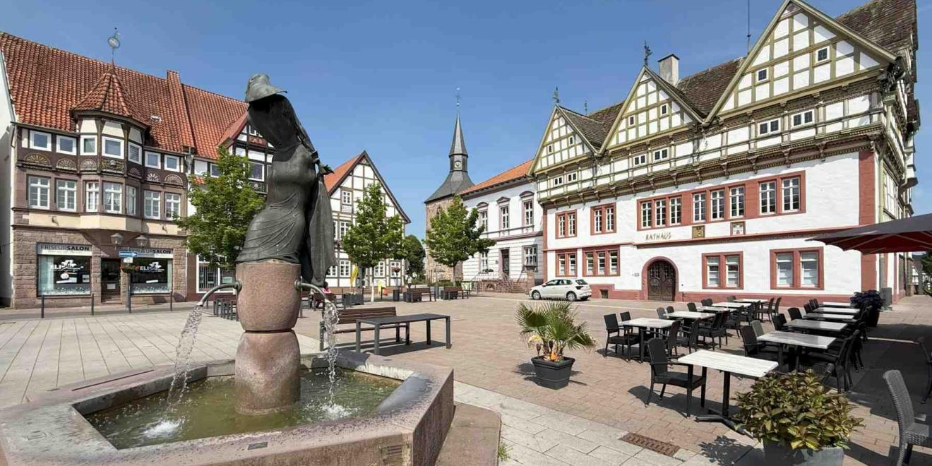 Blomberg Rathaus mit Alheyd Brunnen