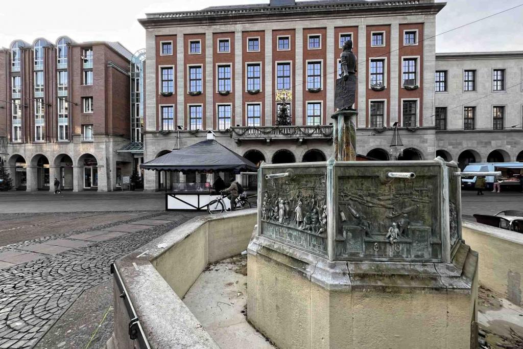 Neuss Rathaus Marktbrunnen