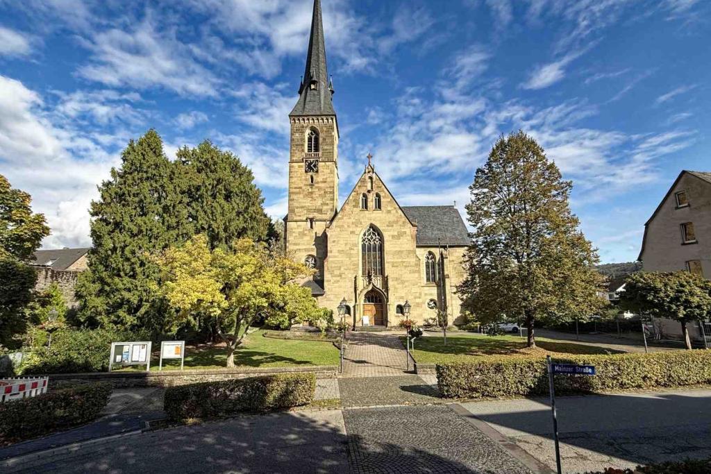Rhens Kirche St. Theresia
