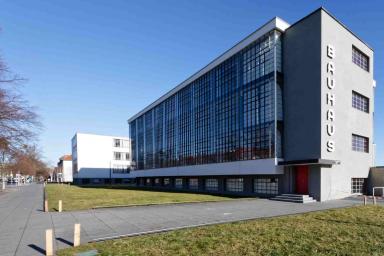 Dessau Frontalansicht Bauhaus