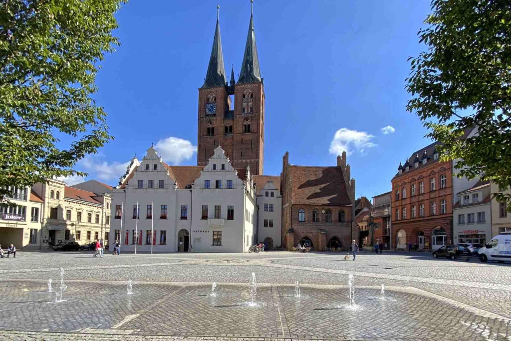 Stendal Marktplatz Rathaus Marienkirche
