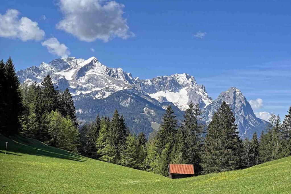 Blick zum Wettersteingebirge