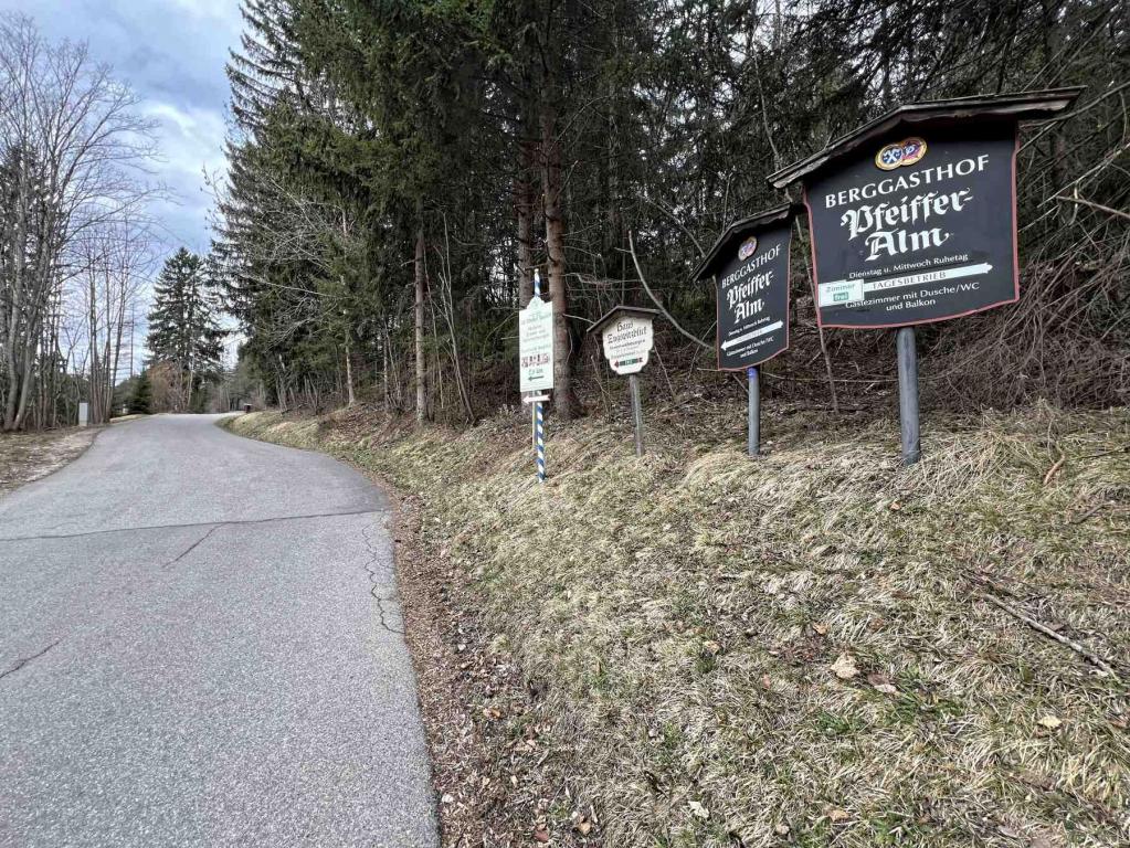 Schlattan Abzweig Bushaltestelle