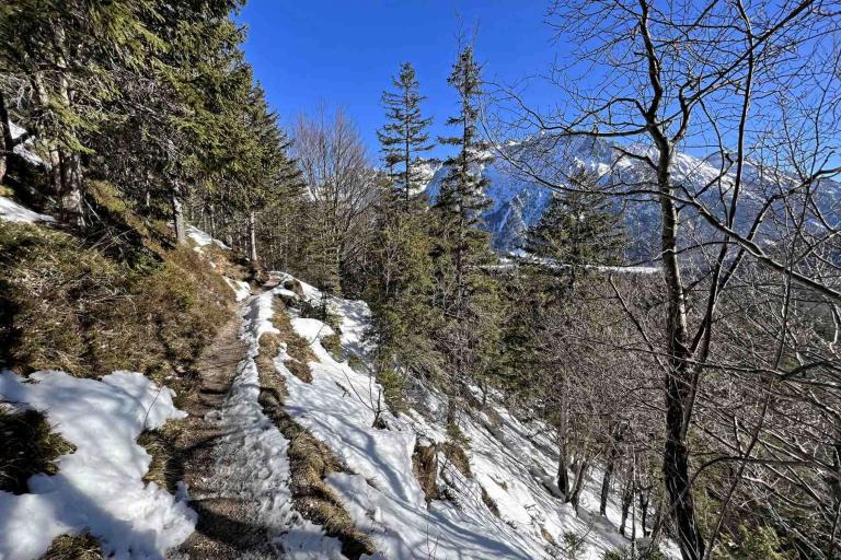 Winterwanderung Weg von Sankt Anton zum Lautersee